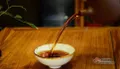 为何紫砂壶泡年份高的熟茶比盖碗更适合？