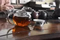 沏一壶茶，水漫，茶透