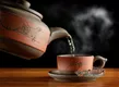 用陶瓷的茶壶喝茶好还是用玻璃杯喝茶好