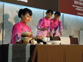 香港国际茶展开幕 百年茶饼成亮点