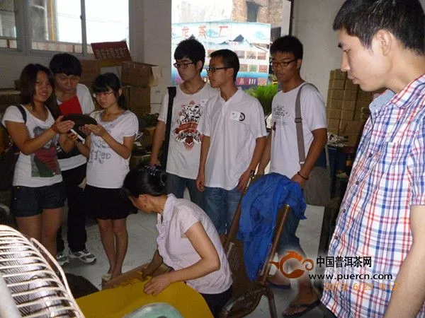 “茶乡茶香”暑期社会实践队雅安市蔡龙茶厂实践