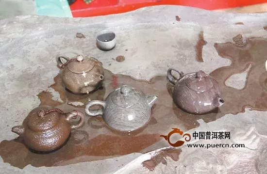 茶器“战争”——镇雄紫砂石壶挑战宜兴神话？