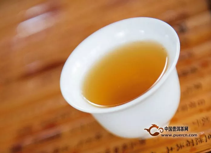 观茶汤辨茶质：常见的普洱生茶汤色