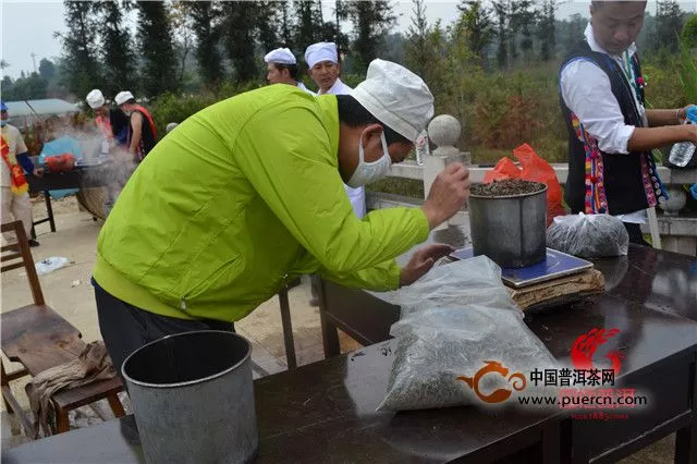 【圖閱】國(guó)艷茶廠(chǎng)制茶精英征戰(zhàn)2014茶王節(jié)賽茶大會(huì)