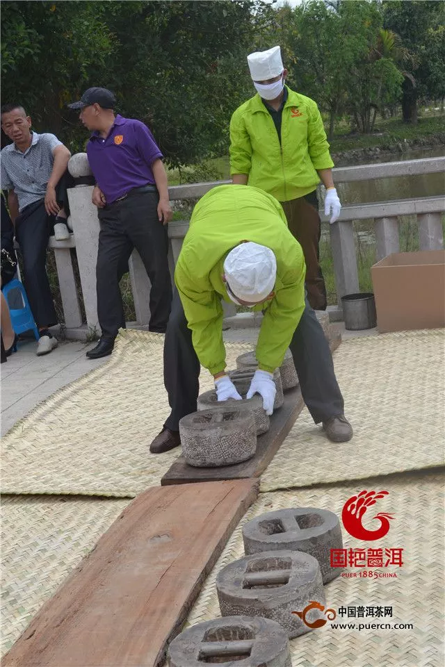 【圖閱】國(guó)艷茶廠(chǎng)制茶精英征戰(zhàn)2014茶王節(jié)賽茶大會(huì)