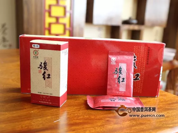 2014年第1款红茶新产品——马年生肖红茶：骏红