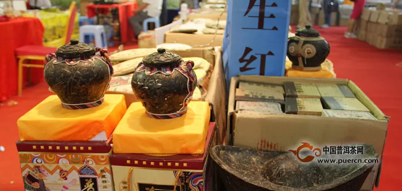2014河北茶博会上出现的用茶叶做成的茶壶