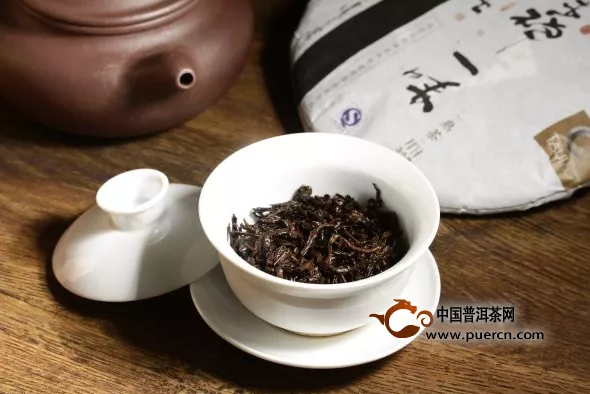 西餐廳里的普洱茶