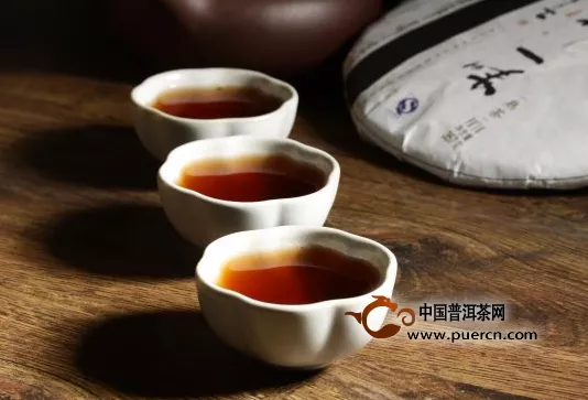 西餐廳里的普洱茶