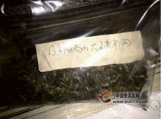 一公斤的普洱茶大砖头