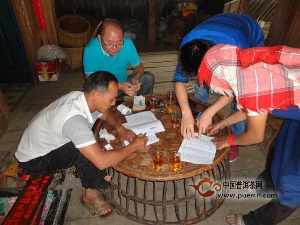 勐海县质检站到勐遮发放出口茶叶种植补助款