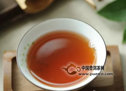 天冷了，喝著普洱茶