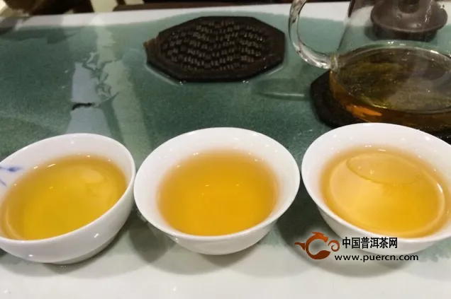 新鲜茶叶制作过程