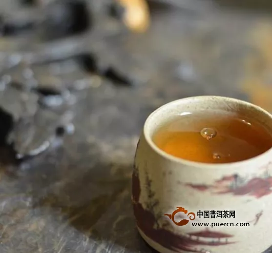 高温冲泡普洱茶有利于发散香味