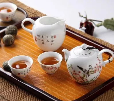 清朝时期普洱茶压制成团