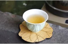 古树茶的“六味两性”鉴别法