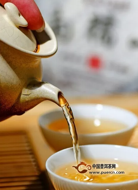 晒青毛茶制成品俗称为普洱生茶