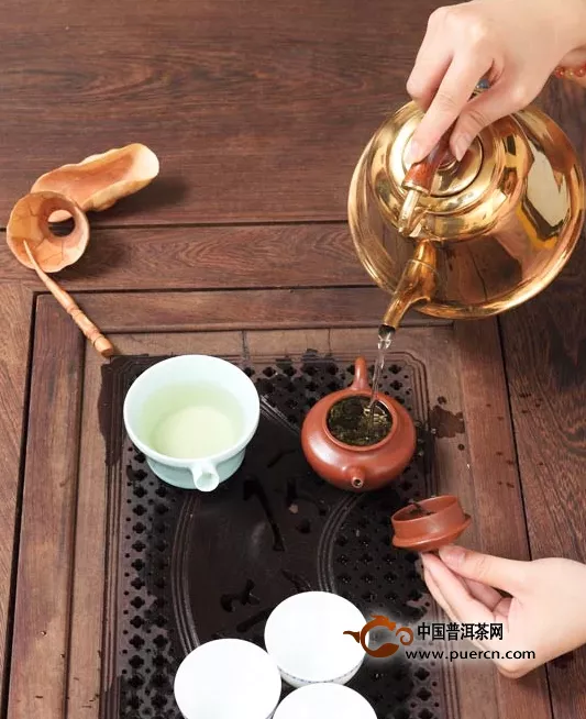 普洱茶鉴别香气的方法