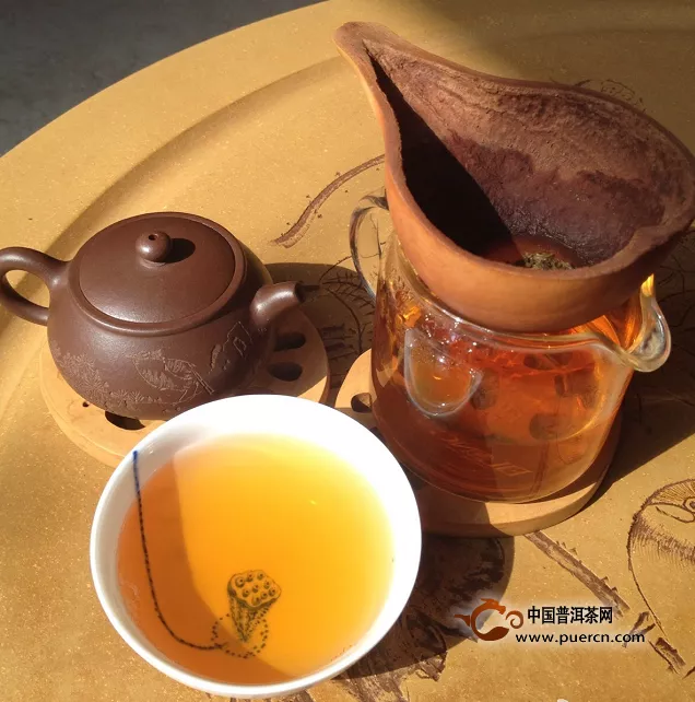 冬天，南方人喝红茶、熟普洱茶