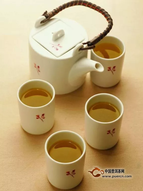用喜欢的茶具喝普洱茶