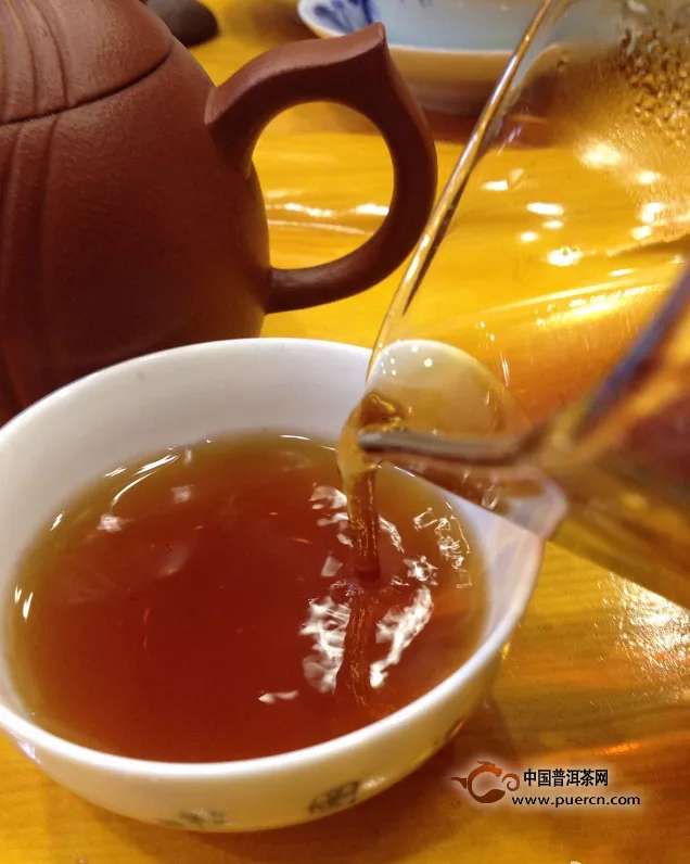 老茶客能品出不同产地的普洱茶