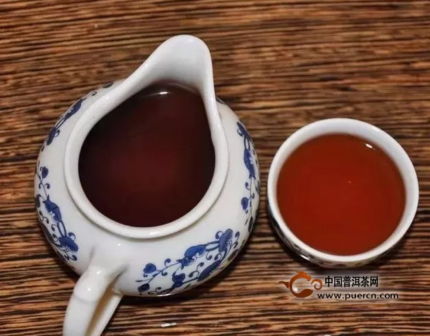 普洱茶先过遍热水是不可缺少的程序