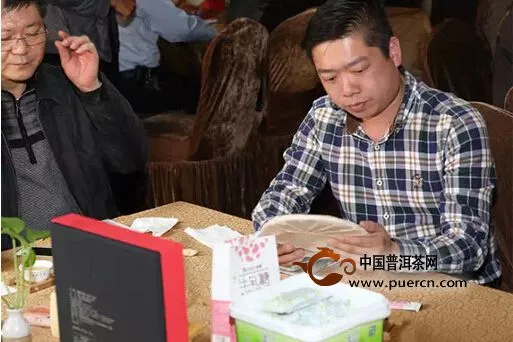 2014年年会暨品饮荔湾普洱第九号纪念饼座谈会圆满结束