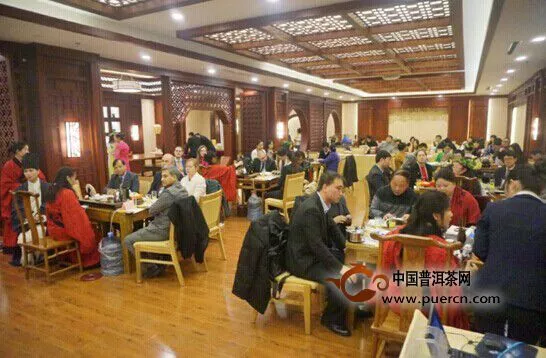 驻华使馆官员品茗会让外宾们更近接触中国茶和中国文化