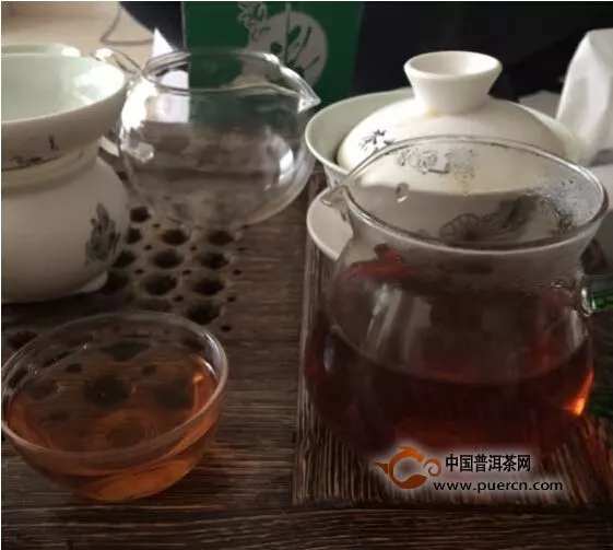 14年帕沙古树茶和92年的台地茶对比