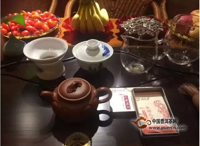 普洱茶与青花瓷 受得住岁月洗礼