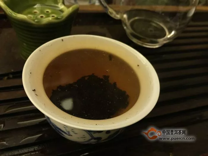 今大福2013大印藏茶王熟茶 还没有被岁月洗礼的熟茶