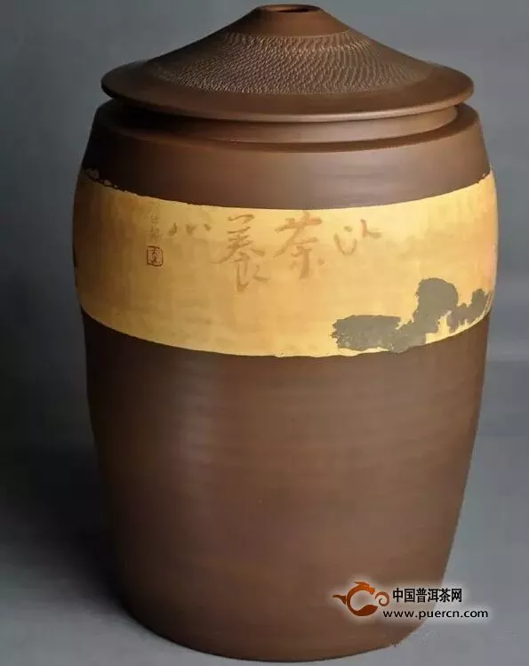 建水陶罐与普洱茶