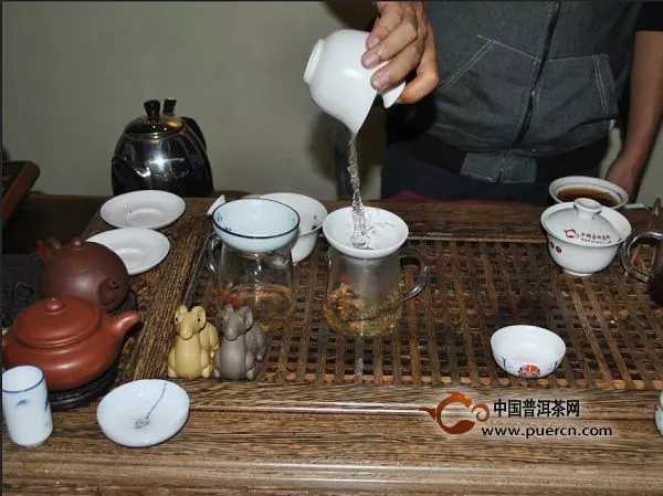 【品评】2015年中茶牌乔木圆茶-臻品蓝印普洱生茶