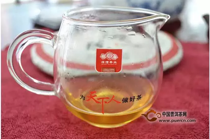 老同志普洱茶2011年勐海陈生茶饼开汤