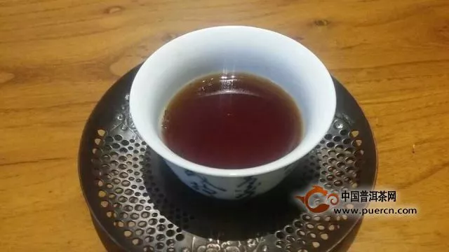 【喝茶话题】：普洱生茶纯料茶现在喝好，拼配茶放后喝好？