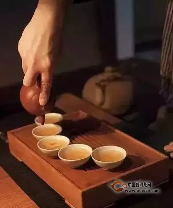 一个人喝茶