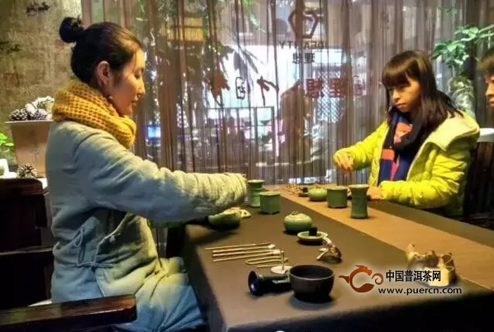 龙润茶为昆明南亚专卖店作香道培训