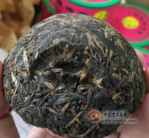 2004年下關(guān)特級(jí)沱茶紅盒開(kāi)湯