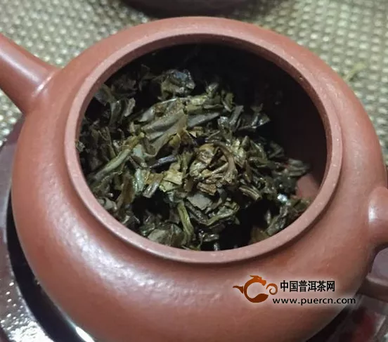 2004年下關(guān)特級(jí)沱茶紅盒開(kāi)湯