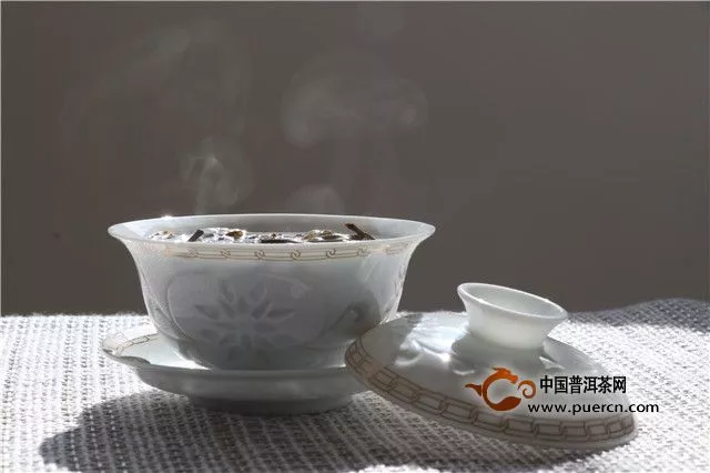 日常生活與高雅情趣之間——談普洱茶現(xiàn)狀