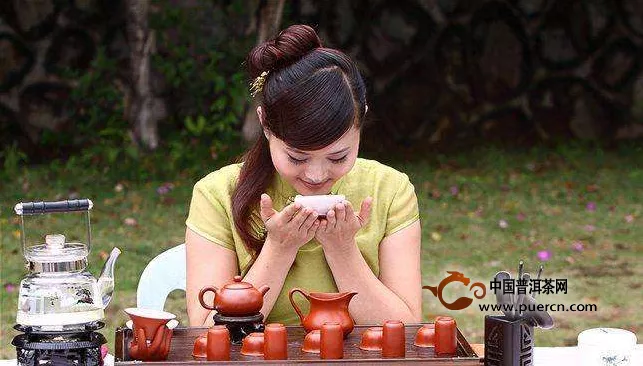 喝铁观音茶叶的好处：女人在什么时间段喝铁观音最好？