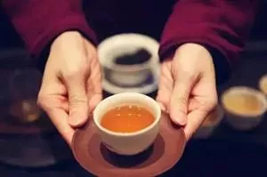 女人喝茶需讲究，选对喝茶时间才健康!