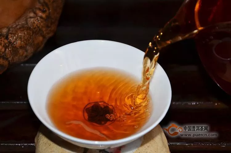 简单的普洱茶刮油法