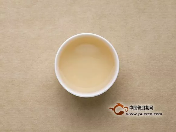 無量山老樹圓茶開湯品鑒