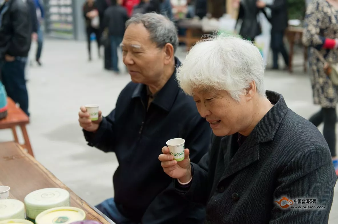 老年人如何饮茶才有助于健康？