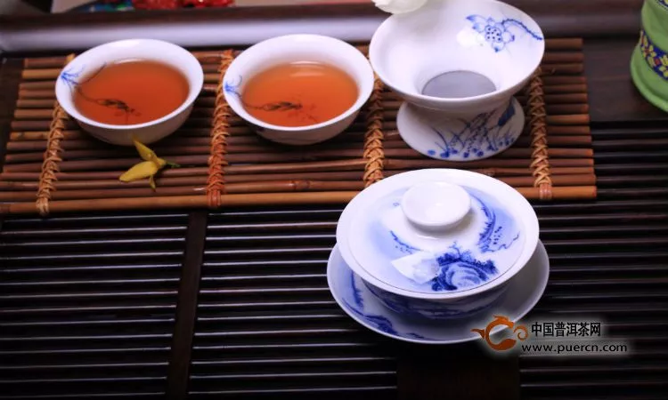 用陶瓷茶具泡茶有什么好处及其特点