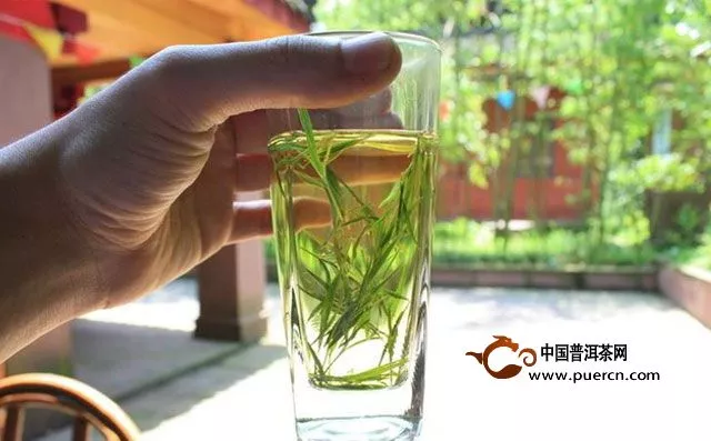 青茶與綠茶什么時(shí)候喝最好？