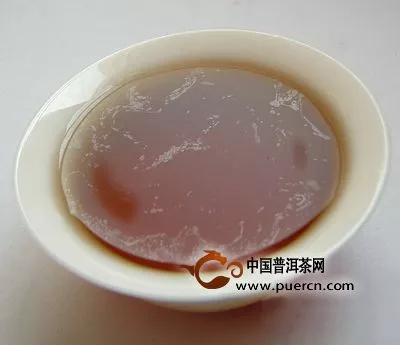普洱熟茶汤表面有漂浮物，这是为什么？
