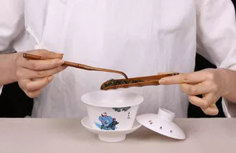 用盖碗泡普洱生茶的方法