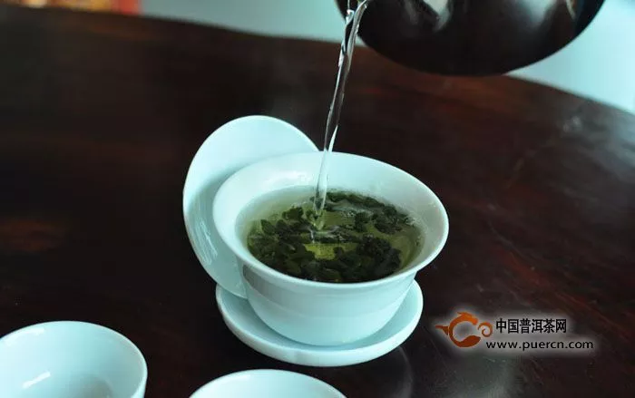 泡烏龍茶